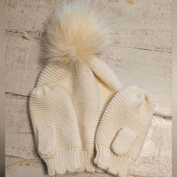 Baby Winter Warm Hat with  Pom Pom & Matching Mittens - Picture 4 of 7